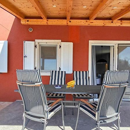 Вилла Casa Lutoma Kmeti Экстерьер фото